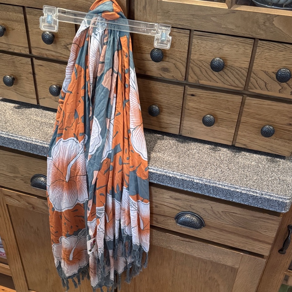 🆕 Island Sense Sarong, scarf, shawl, wrap Hand Made in Indonesia Hawaiian Floral